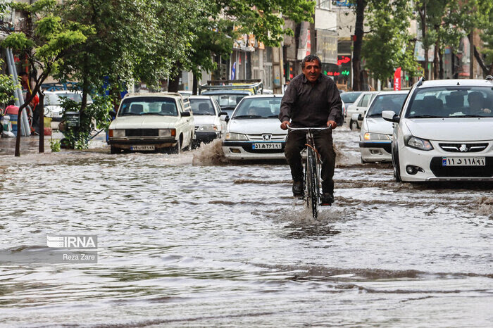 بارش باران و آبگرفتگی معابر در مازندران +فیلم