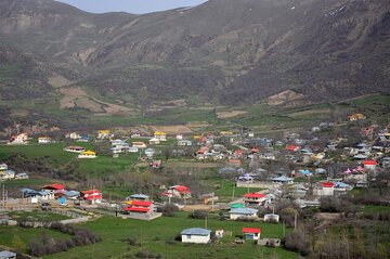 روستای داماش گیلان؛ زیستگاه گل سوسن چلچراغ