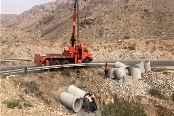 قوس حادثه‌خیز محور روستایی قاهان- نویس قم تعریض و بهسازی شد