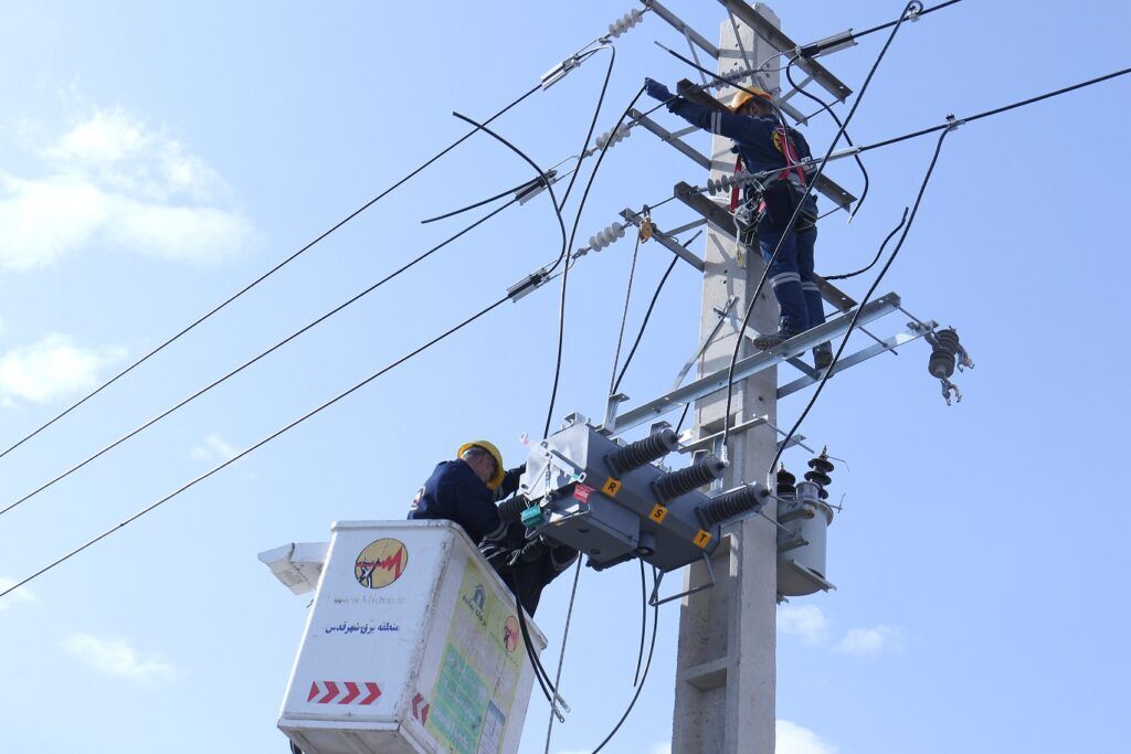 طرح افزایش تاب آوری شبکه توزیع برق به صورت روزانه در گیلان انجام می‌شود