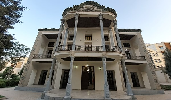 تکنیک های مرمتی، راهِ جلوگیری از ریزش تزیینات معماری بنای باغ زرشک اصفهان بود