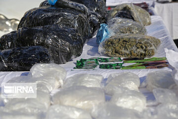 پلیس هرمزگان ۱۳۰ میلیارد ریال انواع کالای قاچاق ضبط کرد؛ دپوی تریاک‌ در لابه‌لای بوته‌ها