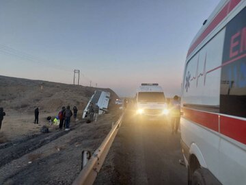 تصادف اتوبوس با تریلر در زنجان پنج مصدوم بر جا گذاشت