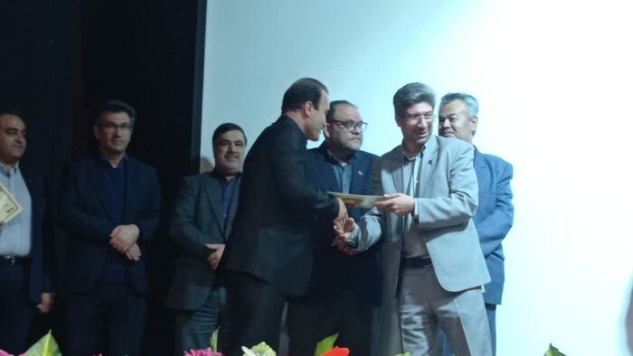 ورزشکاران برتر جامعه کارگری در مشهد تجلیل شدند