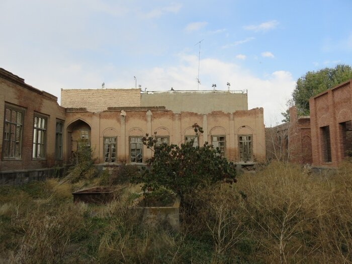 خانهای که خواب خادمباشی را میبیند