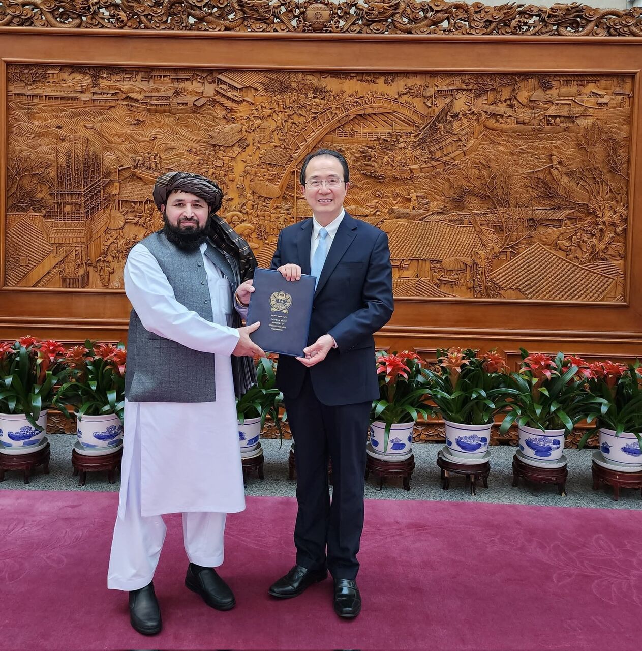 دیدار سفیر طالبان با مدیر کل تشریفات وزارت امور خارجه چین