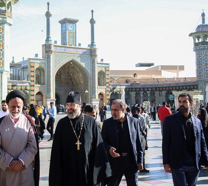 حضور مدیر شورای ارتباطات کلیسای ارتدوکس روسیه در حرم حضرت معصومه حضور مدیر شورای ارتباطات کلیسای ارتدوکس روسیه در حرم حضرت معصومه