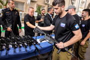 درخواست تعقیب قضائی وزیر نتانیاهو به خاطر توزیع سلاح