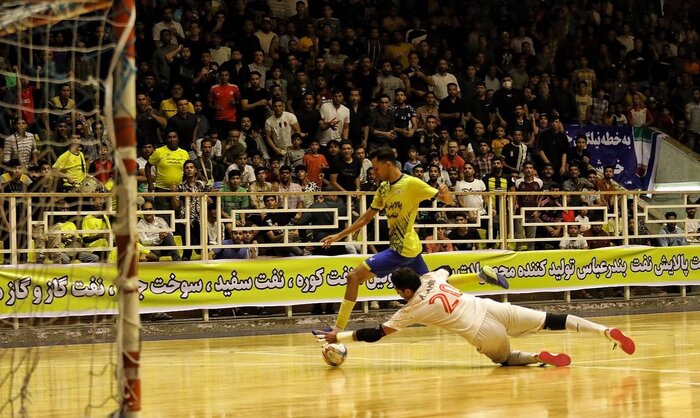 آشتی تماشاگران با فوتسال؛ هیجان دوباره به سالنها برگشت
