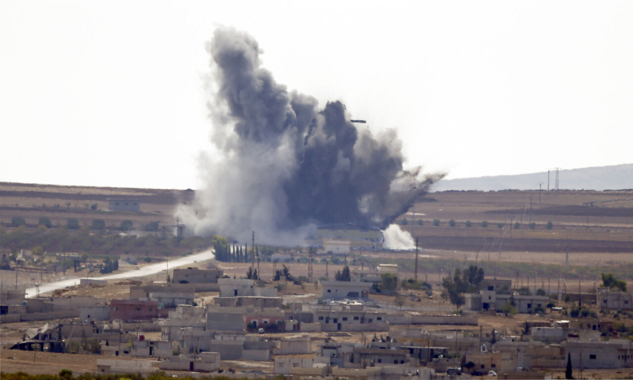 Une attaque à la roquette vise une base militaire américaine en Syrie