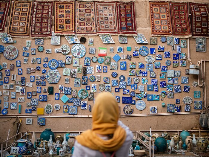 قدم‌هایی پیش‌رونده در بافت تاریخی شیراز