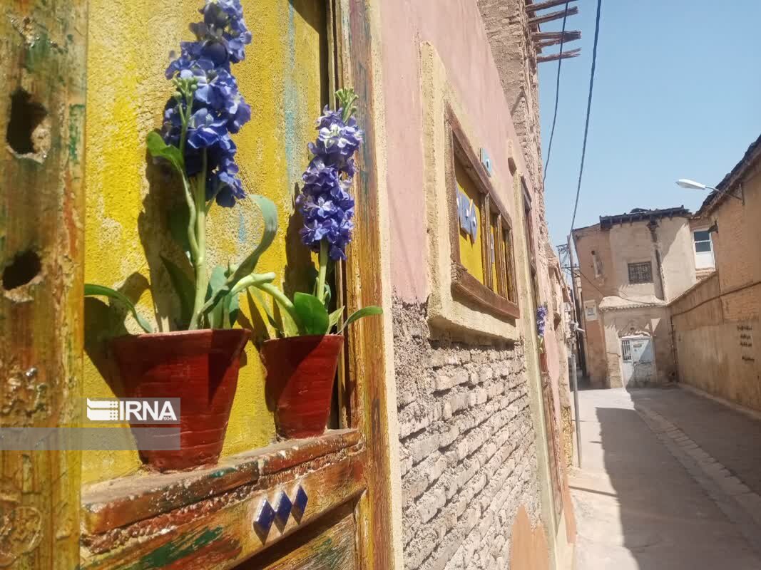قدم‌هایی پیش‌رونده در بافت تاریخی شیراز