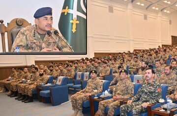 فرمانده ارتش پاکستان: بازگرداندن اتباع خارجی غیرمجاز متوقف نخواهد شد