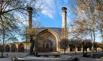 فیلم/نقش داربست های مسجد جامع قزوین تنها برای سهولت دسترسی است