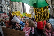 احتجاج مؤيد للفلسطينيين في مدينة نيويورك يدين الفيتو الأمريكي على قرار وقف إطلاق النار