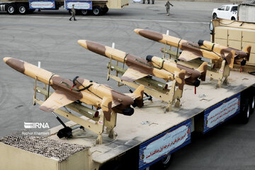 L'armée iranienne reçoit des dizaines de drones Karrar équipés de missiles air-air