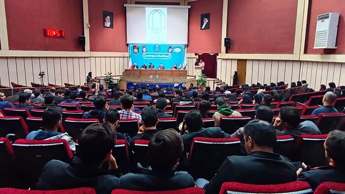 استاندار یزد: دانشجویان برای نقد در چارچوب قانون دچار هیچ مشکلی نخواهد شد