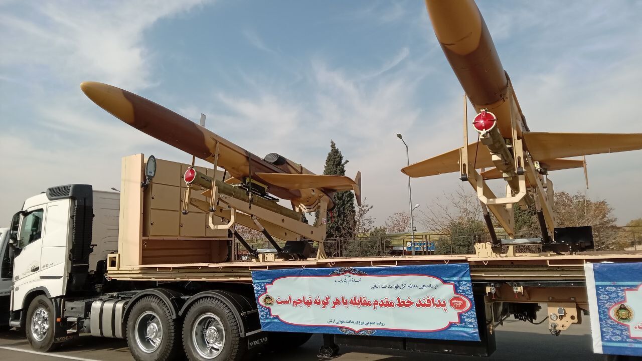 Den Verteidigungsgebieten Irans Dutzende „mit Luft-Luft-Raketen bewaffnete Karar-Drohnen“ hinzugefügt