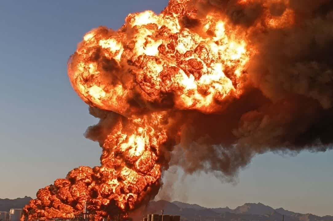Hit Explosion Massive explosion hits refinery in eastern Iran - IRNA English