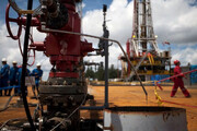 رویترز: تعلیق تحریم‌های نفتی ونزوئلا به سود ایران و روسیه تمام شد