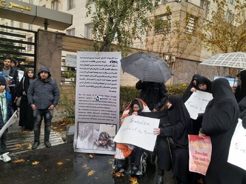 تجمع اعتراضی خودجوش مقابل سفارت سوئد در تهران برگزار شد