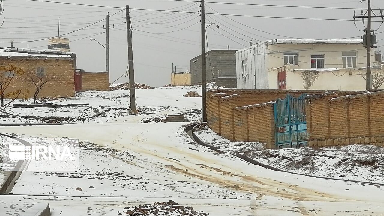 فیلم/ بارش برف پاییزی در روستاهای خراسان‌شمالی