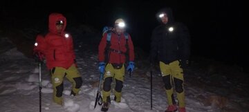 تلاش برای نجات ۲ کوهنورد گرفتار در ارتفاعات پیربالای مرند