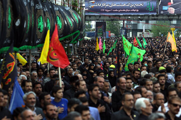 عزاداران فاطمی در میادین تهران به سوگ می‌نشینند