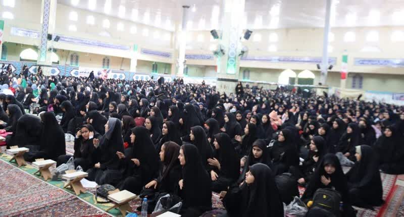 اجتماع ۴ هزار نفری دختران فاطمی در اسلامشهر برگزار شد