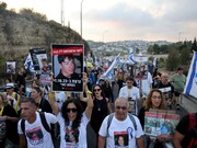 برپایی چادر مقابل مقر کابینه و وزارت جنگ اسرائیل از سوی خانواده‌ اسرای صهیونیست + فیلم