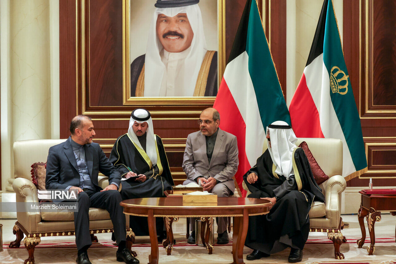 Ministro de Asuntos Exteriores de Irán se reúne con el nuevo emir de Kuwait