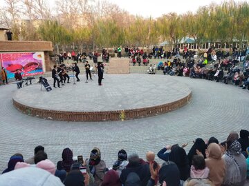 جشنواره انار بهانه ای برای دورهمی اقوام در ایران کوچک