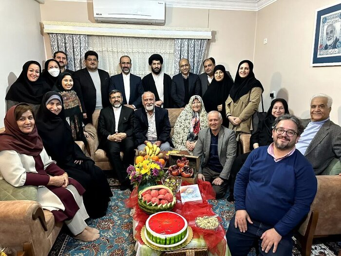 حافظ‌خوانی وزیر ارشاد در خانه هنرمند پیشکسوت گلستانی