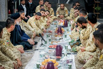 Présence du président Raïssi à la célébration de la nuit de Yalda des soldats