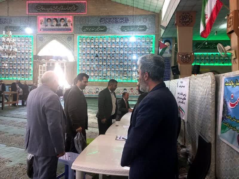 برپایی میزخدمت در نمازجمعه، برنامه مستمر مسئولان استان تهران برای حل مشکلات مردم