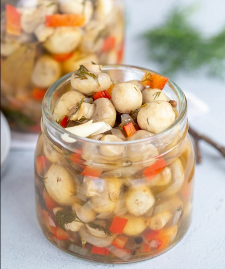 طرز تهیه ترشی قارچ و فلفل دلمه؛ آسان و خوشمزه