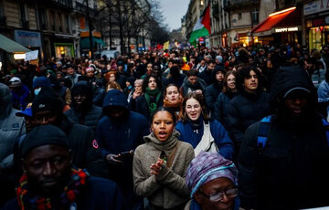 France : manifestations à Paris et à Bordeaux contre la loi Immigration 