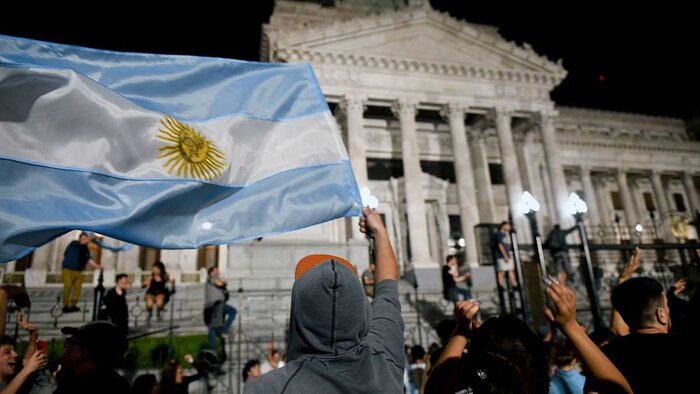 رویکرد سختگیرانه دولت نوپای آرژانتین در قبال معترضان