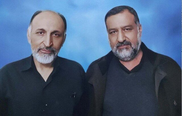 تصویری از شهید سیدرضی موسوی (سمت راست تصویر) در کنار شهید سیدمحمد حجازی (سمت چپ تصویر)