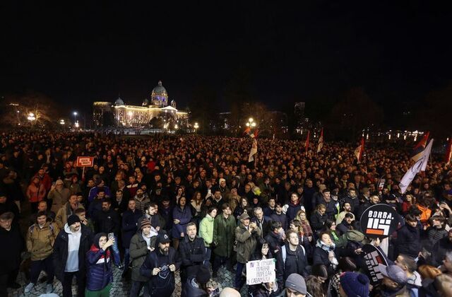 مخالفان دولت صربستان و پلیس در بلگراد درگیر شدند
