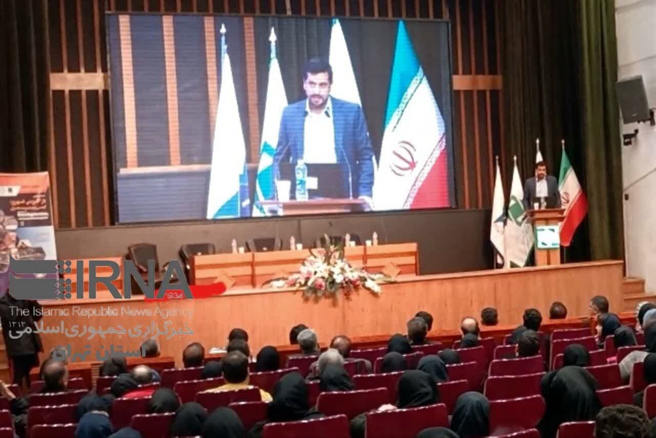 رئیس دانشگاه آزاد تهران شرق:پروژه های تحقیقاتی دانشجویان به حل مسائل کشور کمک می کند+فیلم