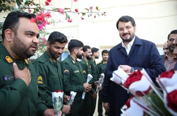 قدردانی وزیر راه و شهرسازی از کارکنان سپاه حفاظت هواپیمایی در فرودگاه ایرانشهر