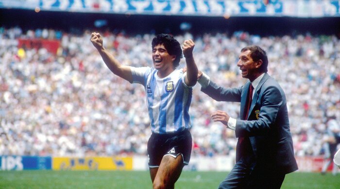 کتاب «دکتر و فوتبال» منتشر شد