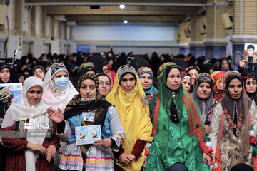 Rencontre d’un groupe des femmes iraniennes avec le Guide suprême