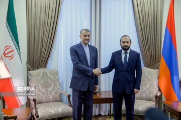 Le chef de la diplomatie iranienne en visite en Arménie