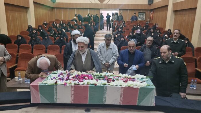 مادران شهدا اسوه صبر و استقامت هستند