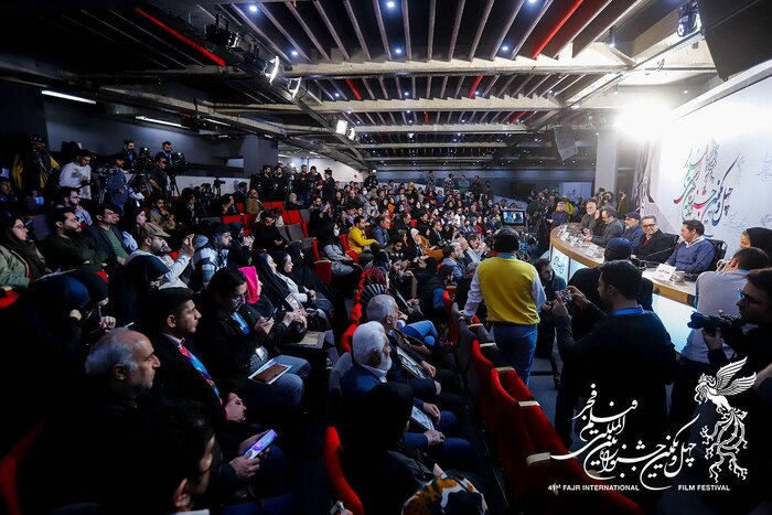 ۱۰۳۲ نفر از اهالی رسانه متقاضی حضور در جشنواره فیلم فجر۴۲ هستند