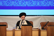 آیت الله حسینی بوشهری: روحانیت باید در غم و شادی مردم شریک باشد