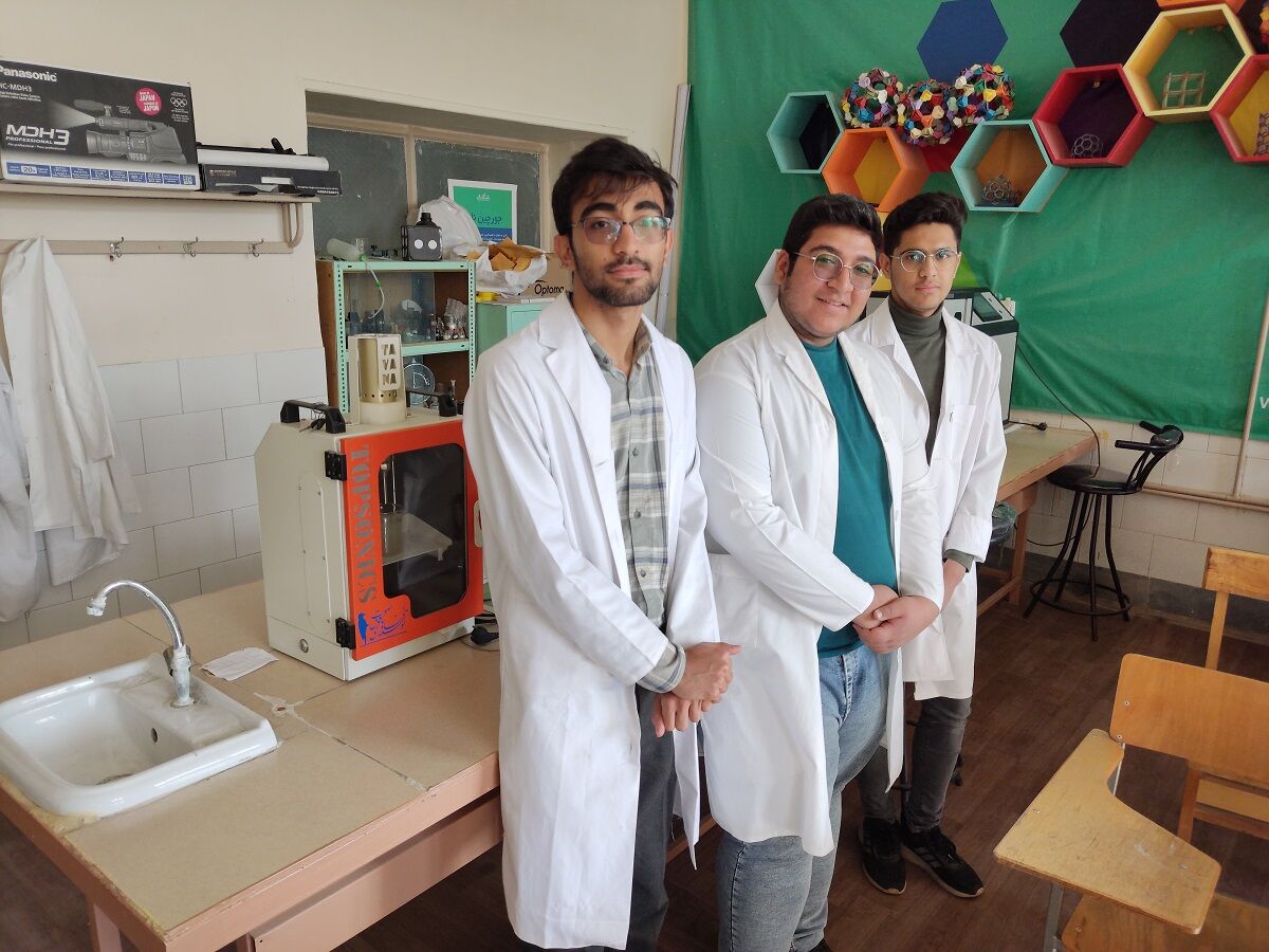 درخشش سه دانش‌آموز در بیرجند با تولید محصول نانو