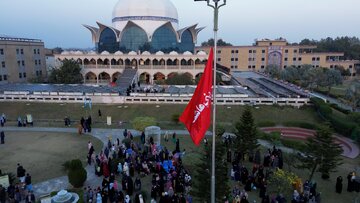 آیین معنوی برافراشته شدن پرچم متبرک حرم حضرت عباس(ع) در پاکستان